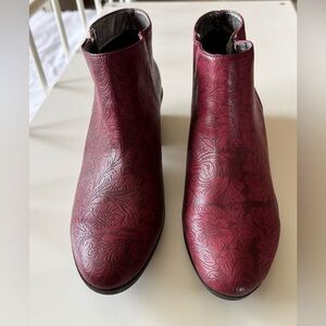 Very Volatile LA Booties womens